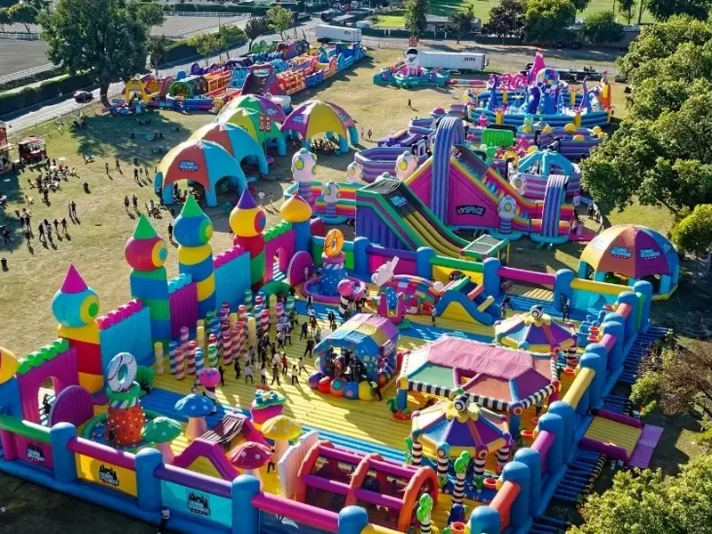 Aling materyal na tarpaulin ang mas angkop para sa pangmatagalang paggamit sa labas?